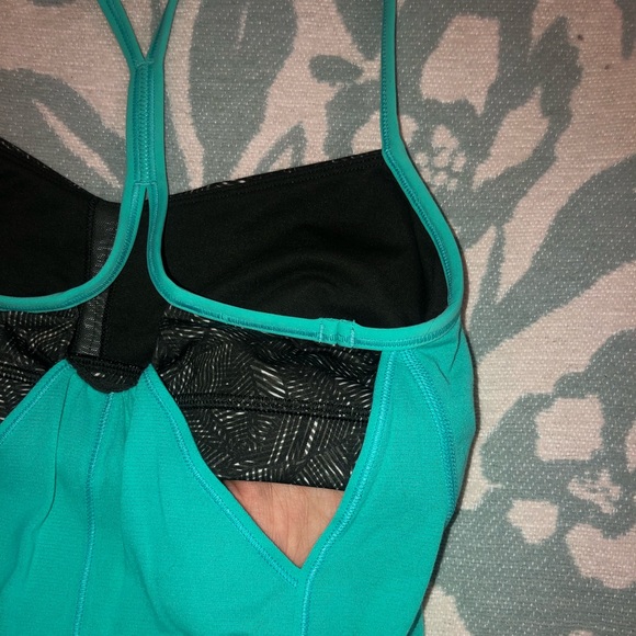 Lululemon Roll Out Tank with built in bra - Picture 9 of 16